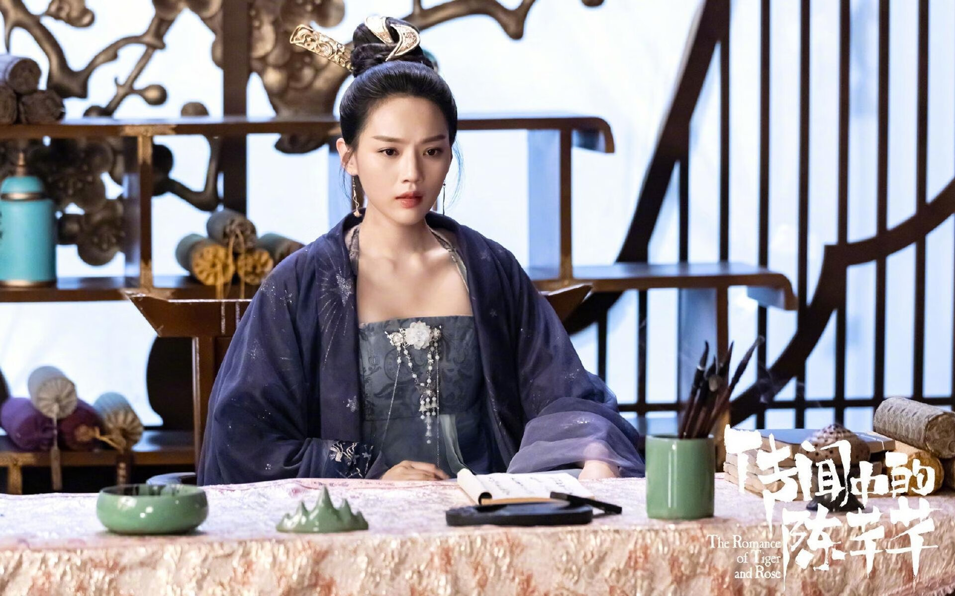 荷兰骑手 Merel Blom-Hulsman 在巴黎奥运会三项赛中获得第八名,展现坚韧精神。