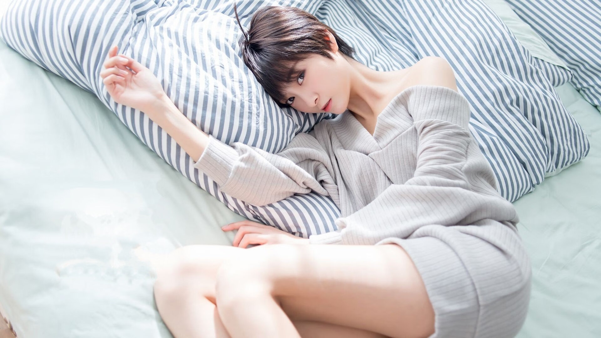 王楚钦登顶世界排名榜首振奋国乒,王楚钦参加世乒赛吗